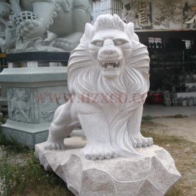 白い花崗岩のライオンの彫刻