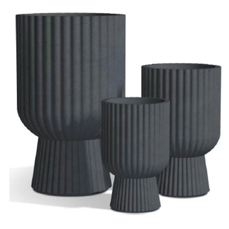 black flowerpots